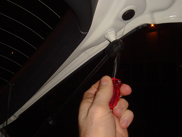 Démonter le vérin d'origine